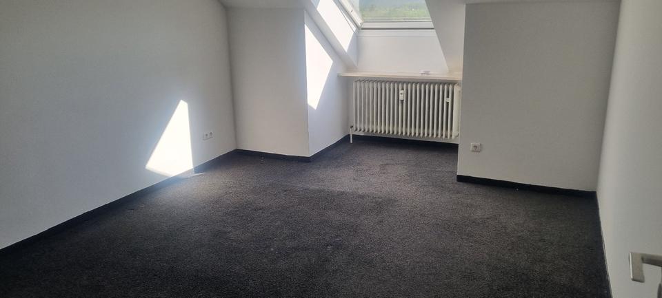Dachgeschoßwohnung Creußen - 3 Zimmer, 80 m&sup2;, 560&euro; | Angebot:24978590