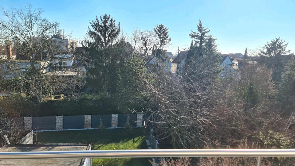 Traumhafte, kernsanierte 3-Zi Wohnung mit blick ins Grüne