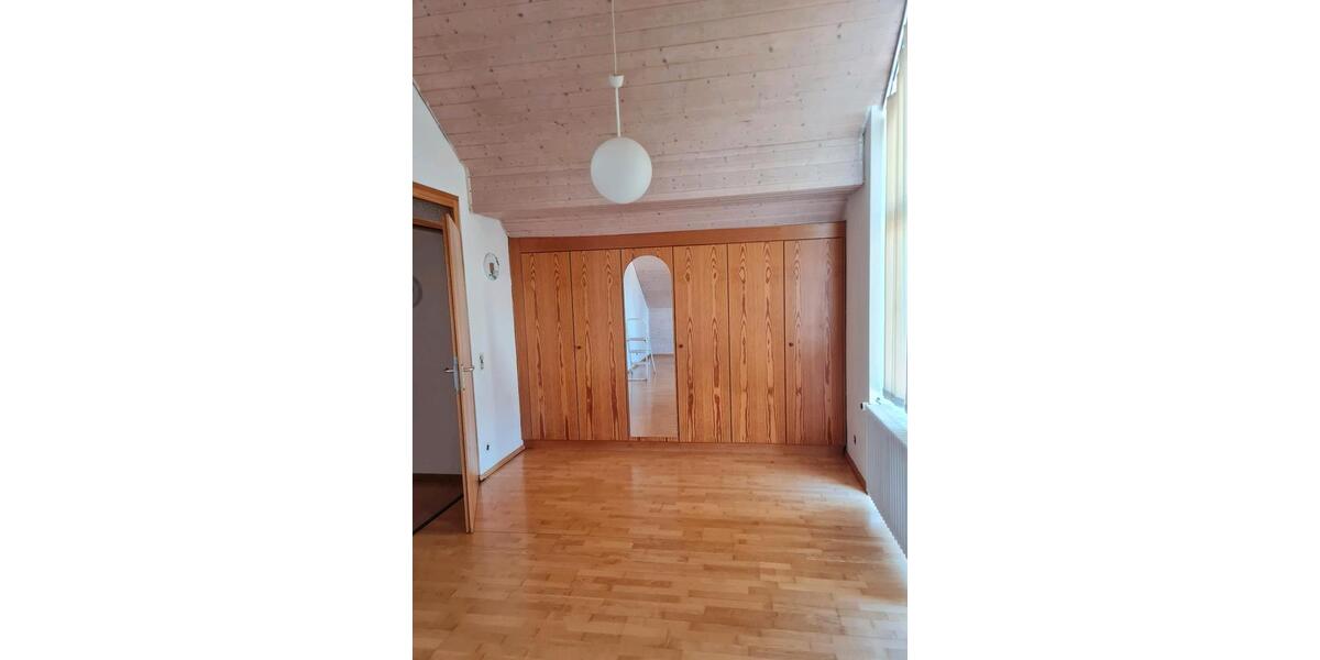 Dachgeschoßwohnung Nattheim - 3.5 Zimmer, 95 m&sup2;, 1.200&euro; | Angebot:24825282