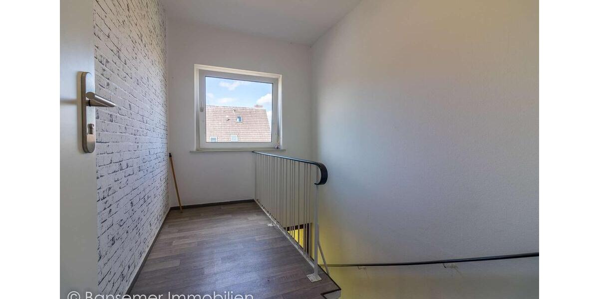 Dachgeschoßwohnung Dollern - 4 Zimmer, 98 m&sup2;, 735&euro; | Angebot:23049589