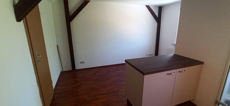 Dachgeschoßwohnung Weißenfels - 1 Zimmer, 33 m&sup2;, 270&euro; | Angebot:26394656