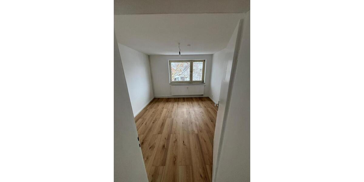 **Gemütlich und frisch RENOVIERT**4-Zimmerwohnung mit Balkon** 4 zimmer