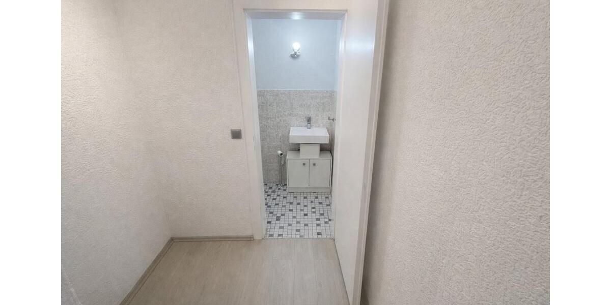 Etagenwohnung Schwalmstadt - 3 Zimmer, 114 m&sup2;, 670&euro; | Angebot:24531894