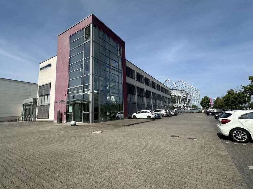 Büro in Mönchengladbach 3.340 € 334 m²