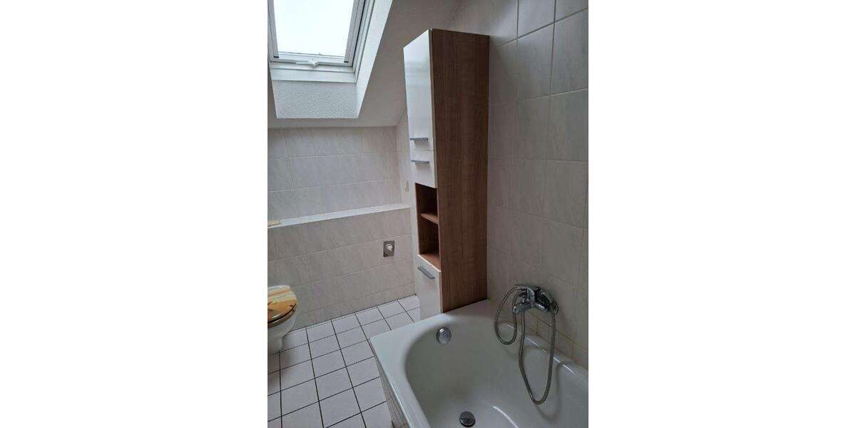 geräumige 2 Zi.-DG Wohnung mit EBK - Dachgeschoßwohnung Pößneck | Angebot:24848657