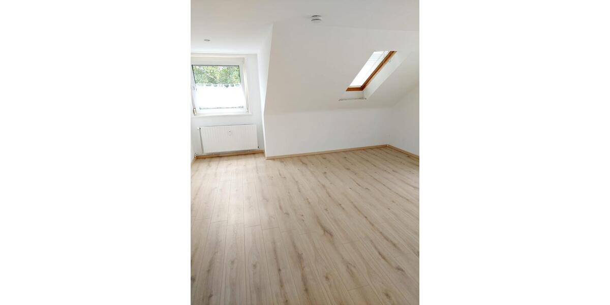 Dachgeschoßwohnung Braunschweig Wabe-Schunter-Beberbach - 3 Zimmer, 80 m&sup2;, 750&euro; | Angebot:26043012