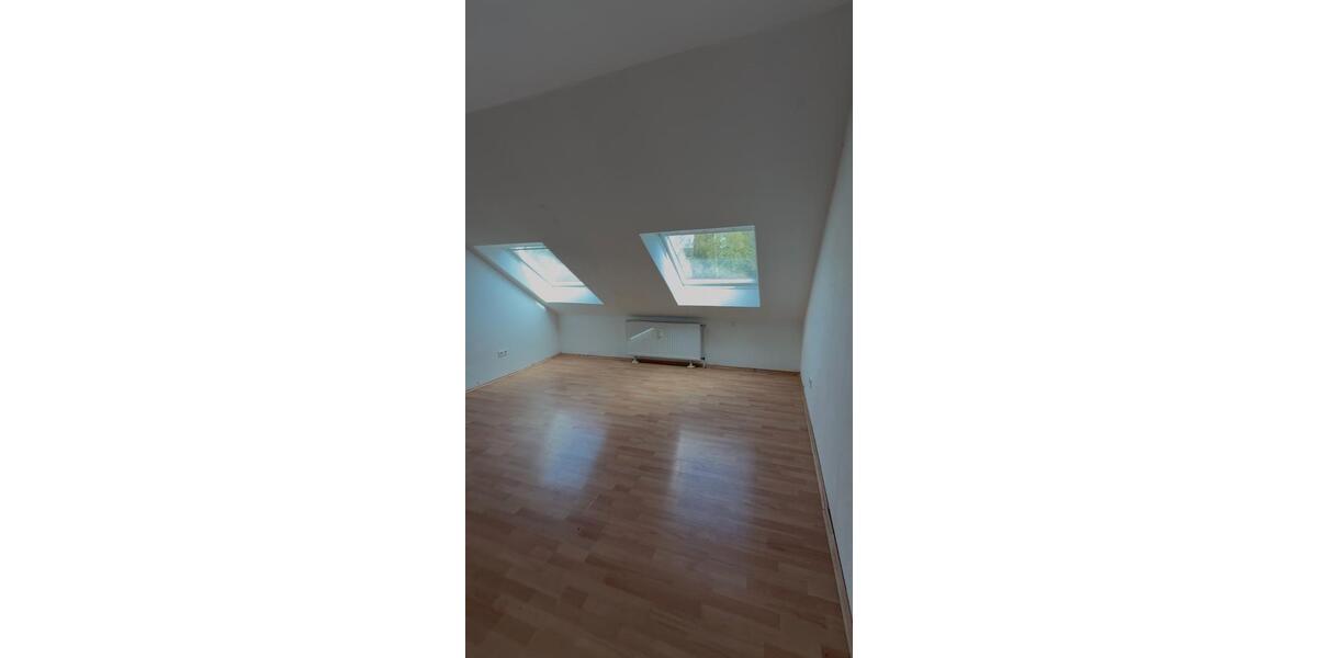 Dachgeschoßwohnung Lage - 3 Zimmer, 80 m&sup2;, 450&euro; | Angebot:26424018