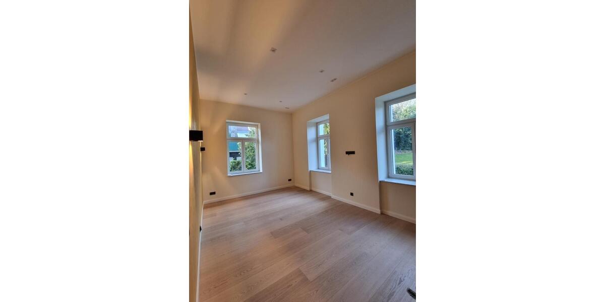 Erdgeschoßwohnung Wuppertal Gemarkung Langerfeld - 4 Zimmer, 200 m&sup2;, 2.600&euro; | Angebot:25394175