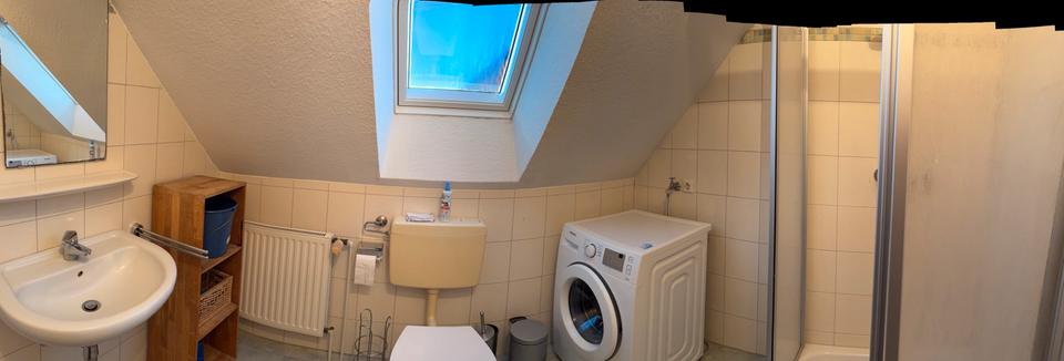 Dachgeschoßwohnung Norden - 4 Zimmer, 70 m&sup2;, 700&euro; | Angebot:24495054