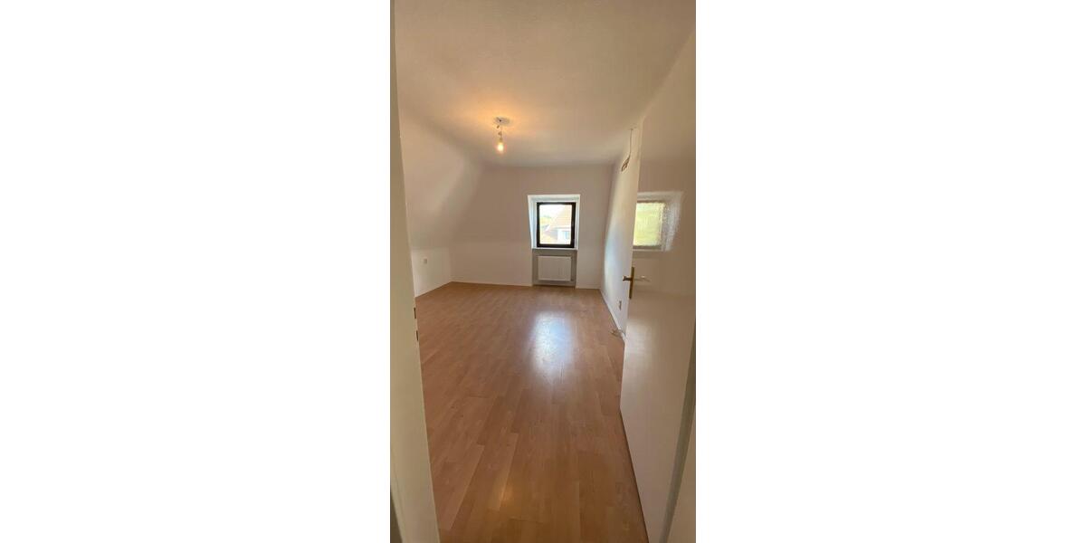 Dachgeschoßwohnung Neunkirchen Heinitz - 3 Zimmer, 90 m&sup2;, 600&euro; | Angebot:25993391