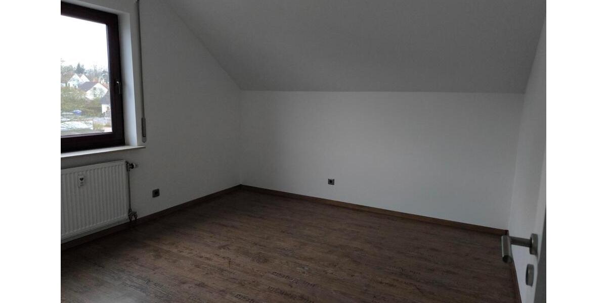 Dachgeschoßwohnung Schwalmstadt - 4 Zimmer, 95 m&sup2;, 880&euro; | Angebot:24769616