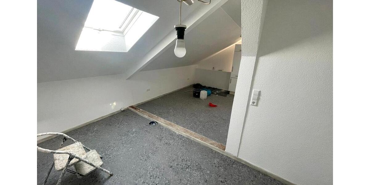 Dachgeschoßwohnung Oberderdingen - 2 Zimmer, 50 m&sup2;, 900&euro; | Angebot:24994550
