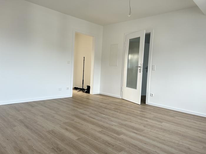 Erstbezug nach Sanierung. Sehr schöne 2-Zimmer-Whg. im 4. OG in D-Pempelfort. 2 zimmer