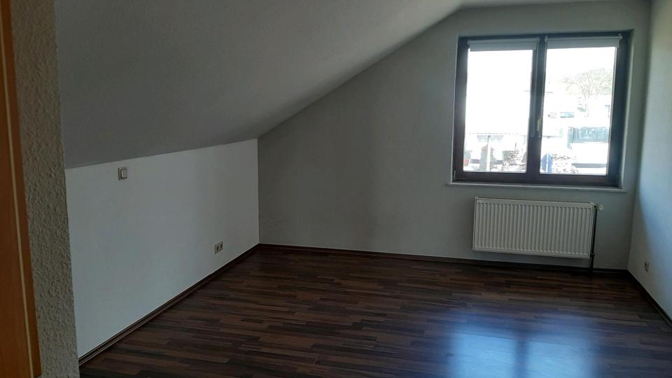 Dachgeschoßwohnung Hargesheim - 4 Zimmer, 93 m&sup2;, 700&euro; | Angebot:26045215