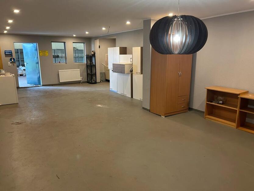 Büro oder Lagerfläche direkt an der B6 zu vermieten