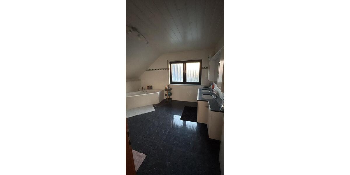 Einfamilienhaus Troisdorf Altenrath - 7 Zimmer, 203 m&sup2;, 6.999&euro; | Angebot:25811174