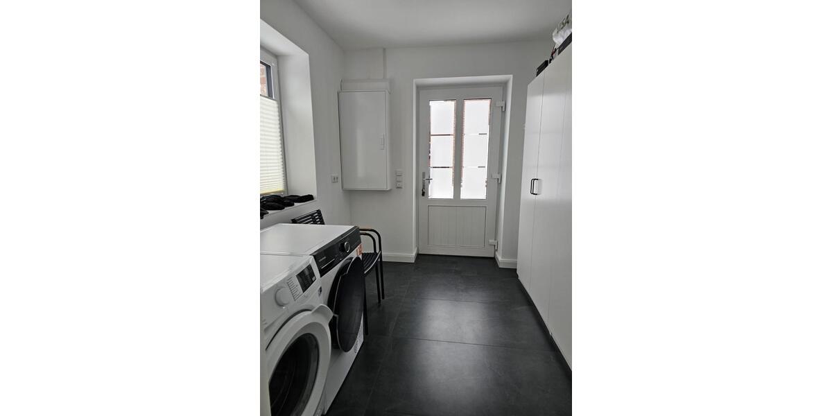 Etagenwohnung Heide - 4 Zimmer, 100 m&sup2;, 1.300&euro; | Angebot:25646220