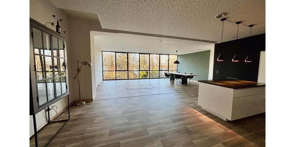 Erdgeschoßwohnung Waren (Müritz) - 3 Zimmer, 150 m&sup2;, 1.500&euro; | Angebot:26038399