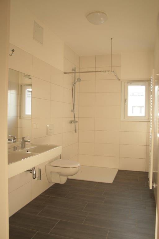 Zentrumsnah wohnen: 2-Zimmer-Wohnung mit Einbauküche, Balkon und TG-Stellplatz 2 zimmer