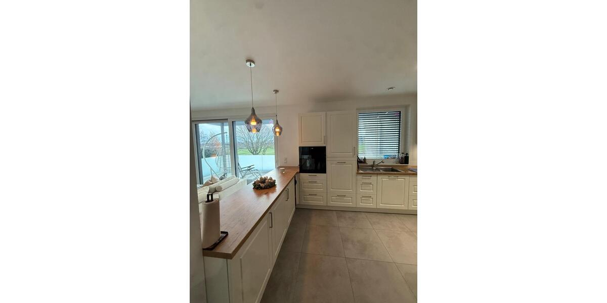 Etagenwohnung Viersen Hülsdonk - 3 Zimmer, 122 m&sup2;, 1.825&euro; | Angebot:24416622