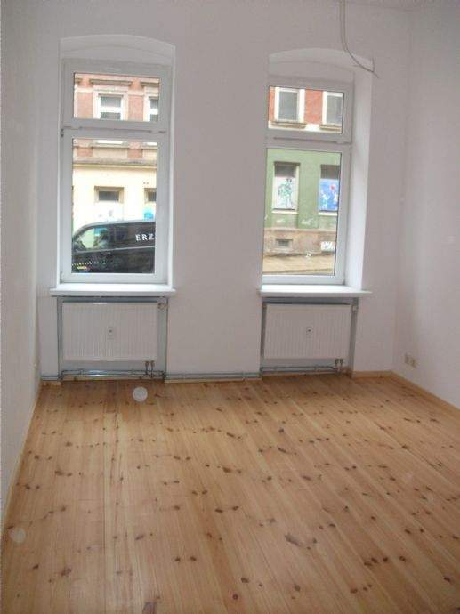 nette Mieter gesucht ! MiT Holzdielung - 3 Zimmer- MIT BaLkoN