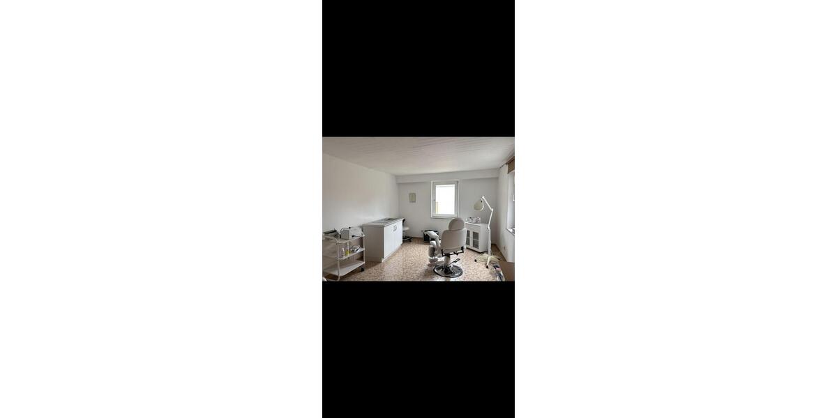 Erdgeschoßwohnung Lage - 4 Zimmer, 110 m&sup2;, 1.335&euro; | Angebot:25591780