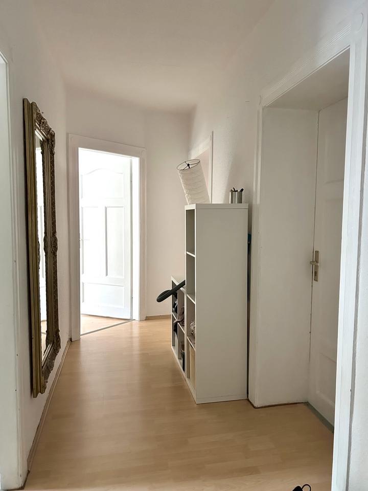 Mädchen WG-Zimmer in Uni-Nähe