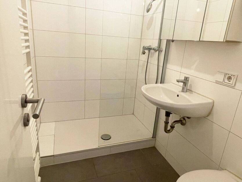 Herrliche Aussichten!! 1-Zimmer-Apartment + Balkon, modernes Duschbad, separierte Küche + Aufzug