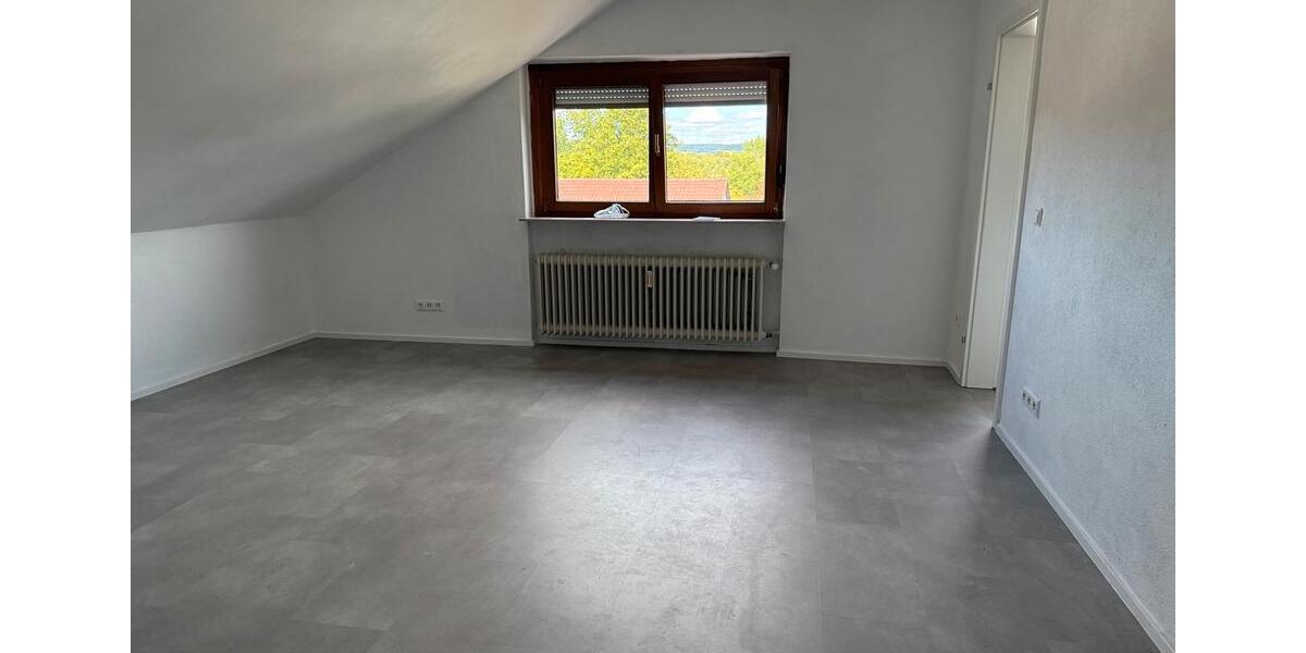 Moderne Dachgeschoss Wohnung in Weinsberg 3 zimmer