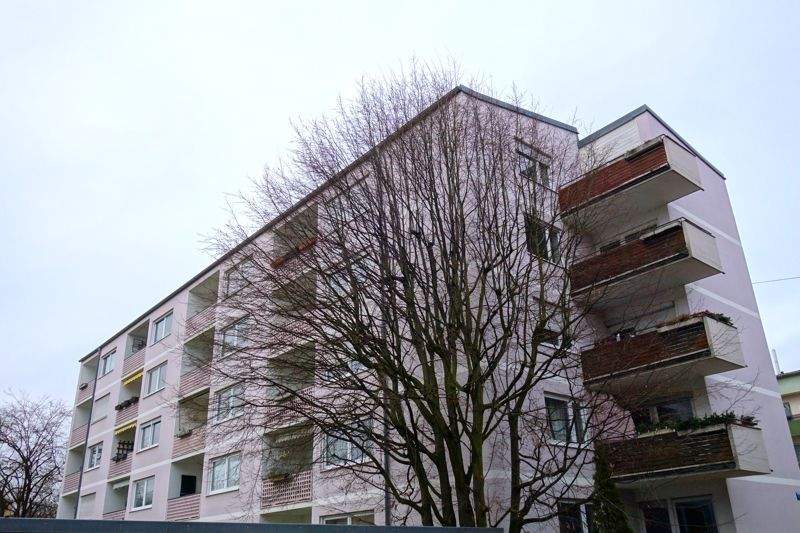 LET`S GO WEST ** Helle 2 Zi. Wohnung - mit großem Balkon und Einbauküche** 2 zimmer