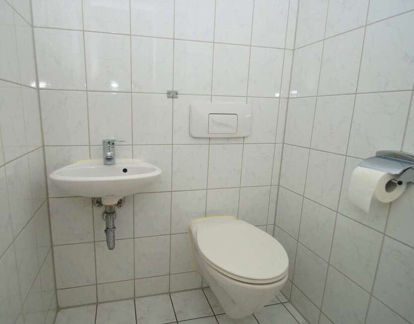 Neuer Fußboden möglich: einzigartige 3-Zimmerwohnung mit Dusche + Badewanne!