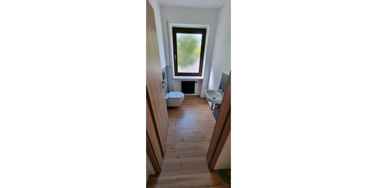 Erdgeschoßwohnung Eggenfelden - 4 Zimmer, 132 m&sup2;, 1.300&euro; | Angebot:26620643