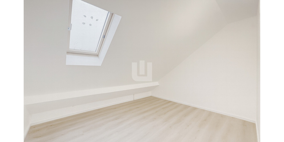 WINDISCH — Frisch renoviert und mit besonderer Architektur — 3-Zimmer-DG-Wohnung — bezugsfrei! - Dachgeschoßwohnung Fürstenfeldbruck | Angebot:24298906