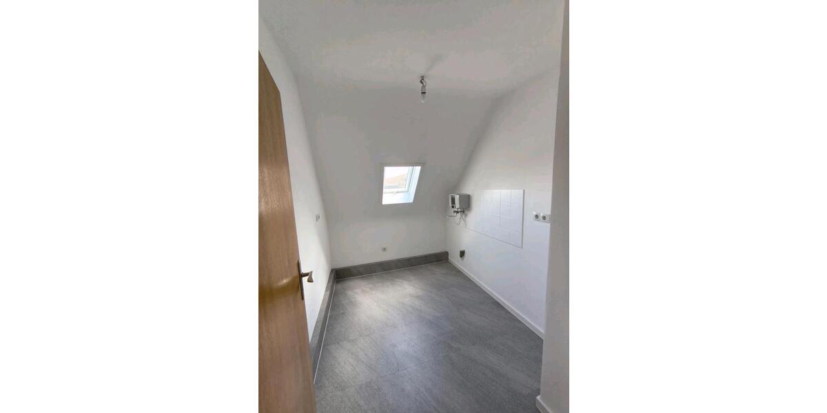 Dachgeschoßwohnung Höringen - 3.5 Zimmer, 70 m&sup2;, 730&euro; | Angebot:26567128