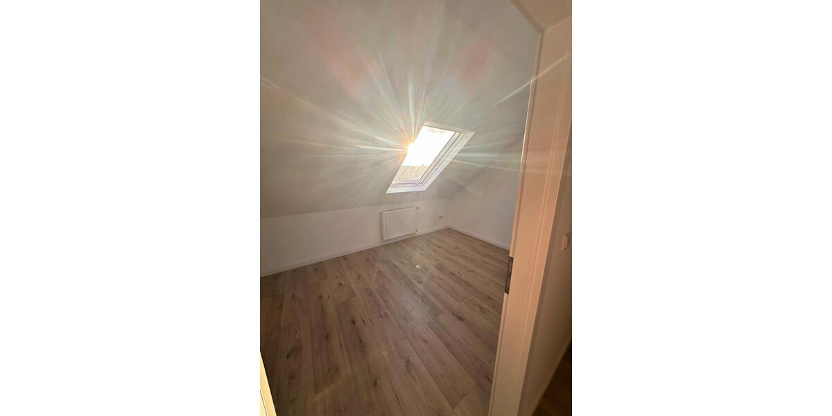 Dachgeschoßwohnung Schwanewede - 5 Zimmer, 120 m&sup2;, 1.100&euro; | Angebot:24667350