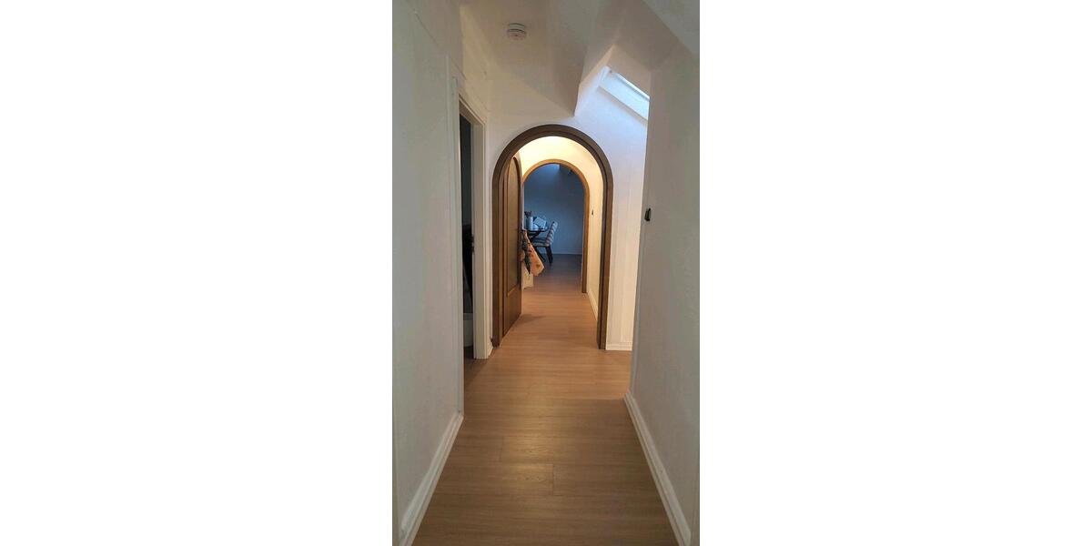 Dachgeschoßwohnung Walluf - 4 Zimmer, 86 m&sup2;, 1.050&euro; | Angebot:24784309