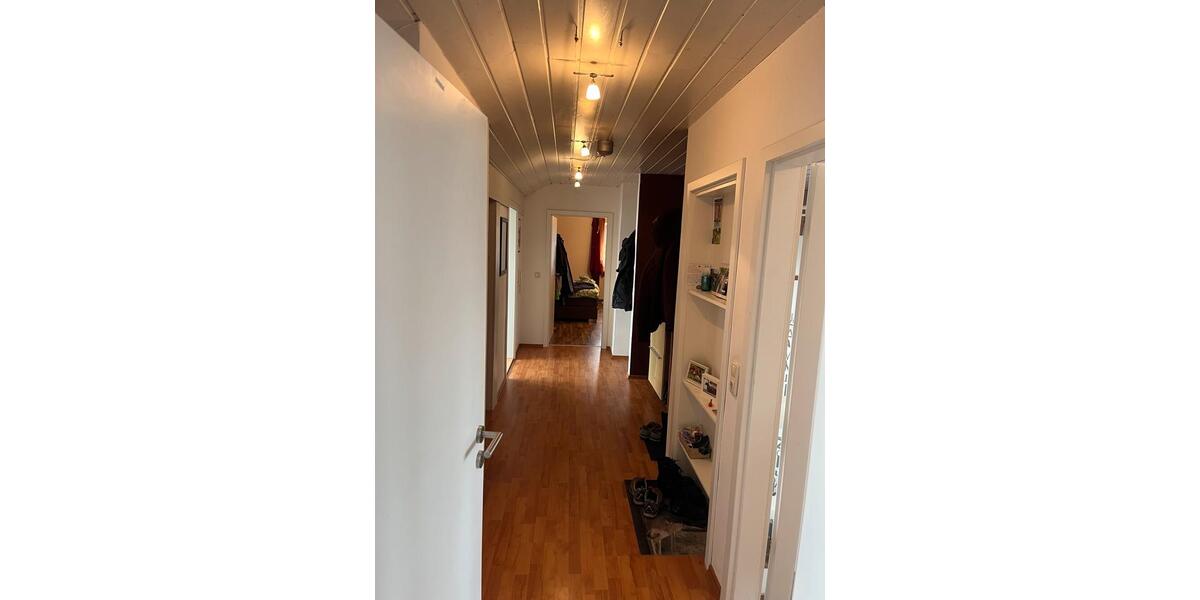 Dachgeschoßwohnung Kaufering - 3 Zimmer, 100 m&sup2;, 1.050&euro; | Angebot:25942833