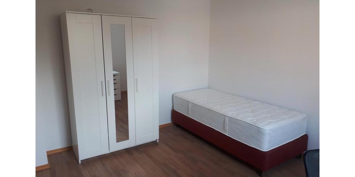 Erdgeschoßwohnung Schweinfurt Bellevue - 7 Zimmer, 300 m&sup2;, 450&euro; | Angebot:25634208