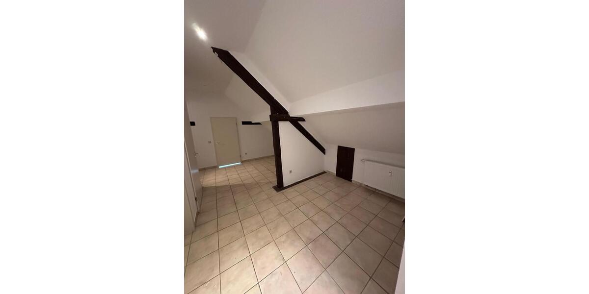Dachgeschoßwohnung Weiskirchen - 4 Zimmer, 100 m&sup2;, 630&euro; | Angebot:25948560