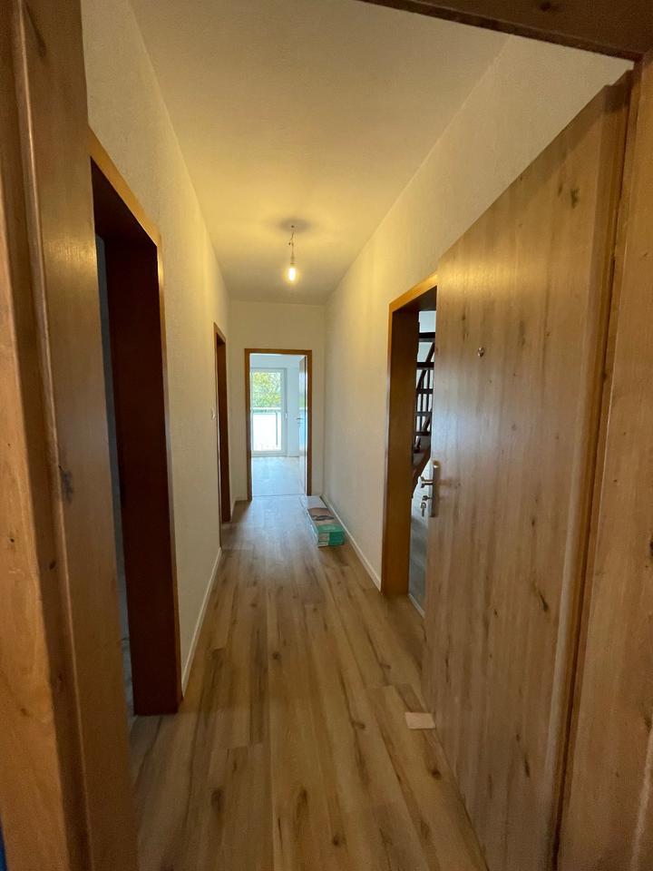 Helle , sanierte Dachgeschosswohnung mit Balkon plus Nutzfläche zimmer