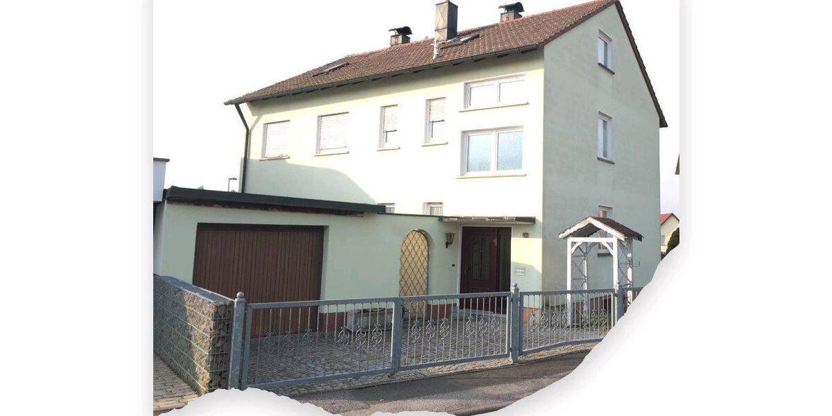 Dachgeschoßwohnung Seßlach - 2.5 Zimmer, 53 m&sup2;, 820&euro; | Angebot:26515783