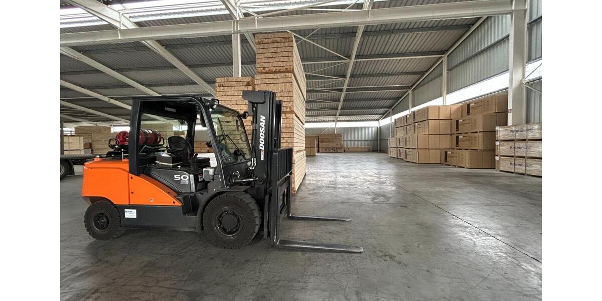 Hallenlagerfläche mit Be- und Entladeservice zimmer