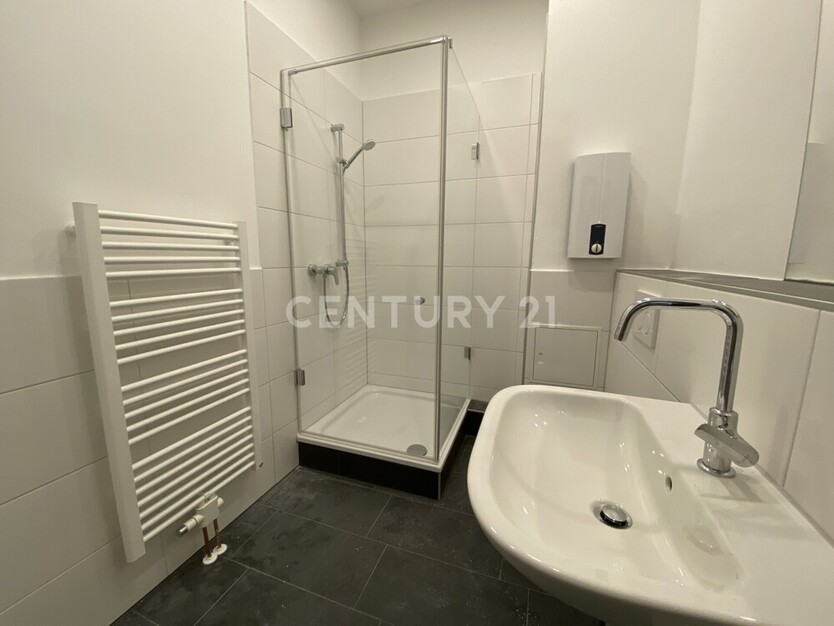 Sanierte Altbauwohnung mit Südwest Balkon im 1. Obergeschoss 3 zimmer