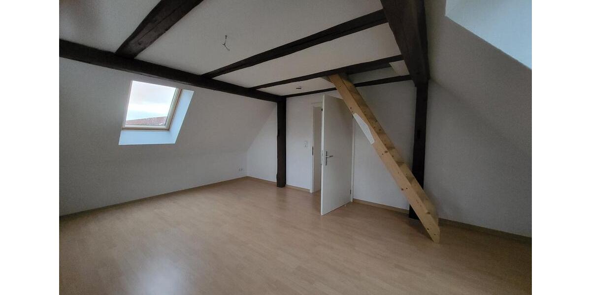 Dachgeschoßwohnung Hecklingen - 4 Zimmer, 80 m&sup2;, 500&euro; | Angebot:24817183
