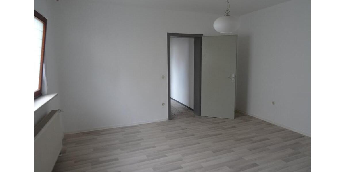 Etagenwohnung Lampertheim - 3.5 Zimmer, 100 m&sup2;, 900&euro; | Angebot:25868213