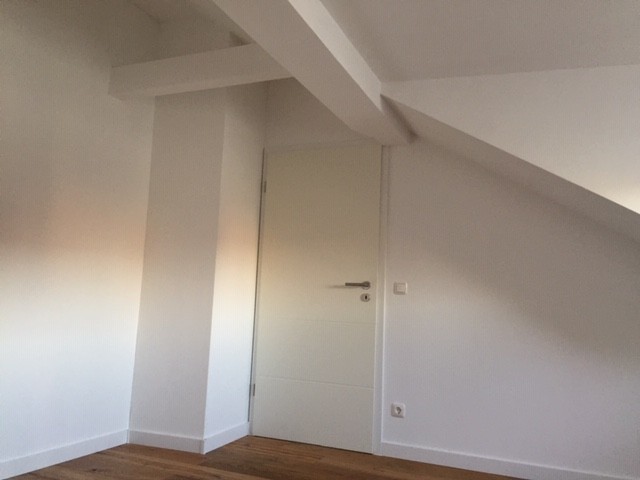 Top 3-Zimmer-DG-Wohnung mit Loggia und KFZ-Stellplatz Nbg-Schweinau