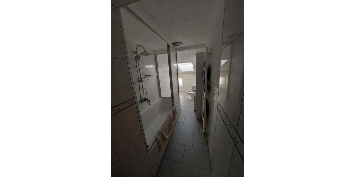 2,5-Zimmer-Dachgeschosswohnung mit Einbauküche 3 zimmer