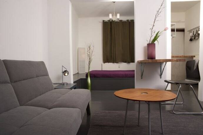 Möbliertes Apartment mit Balkon auf St.Pauli Warmmiete € 950 Euro in Monat nur an weibliche Personen 01.10.2025 frei