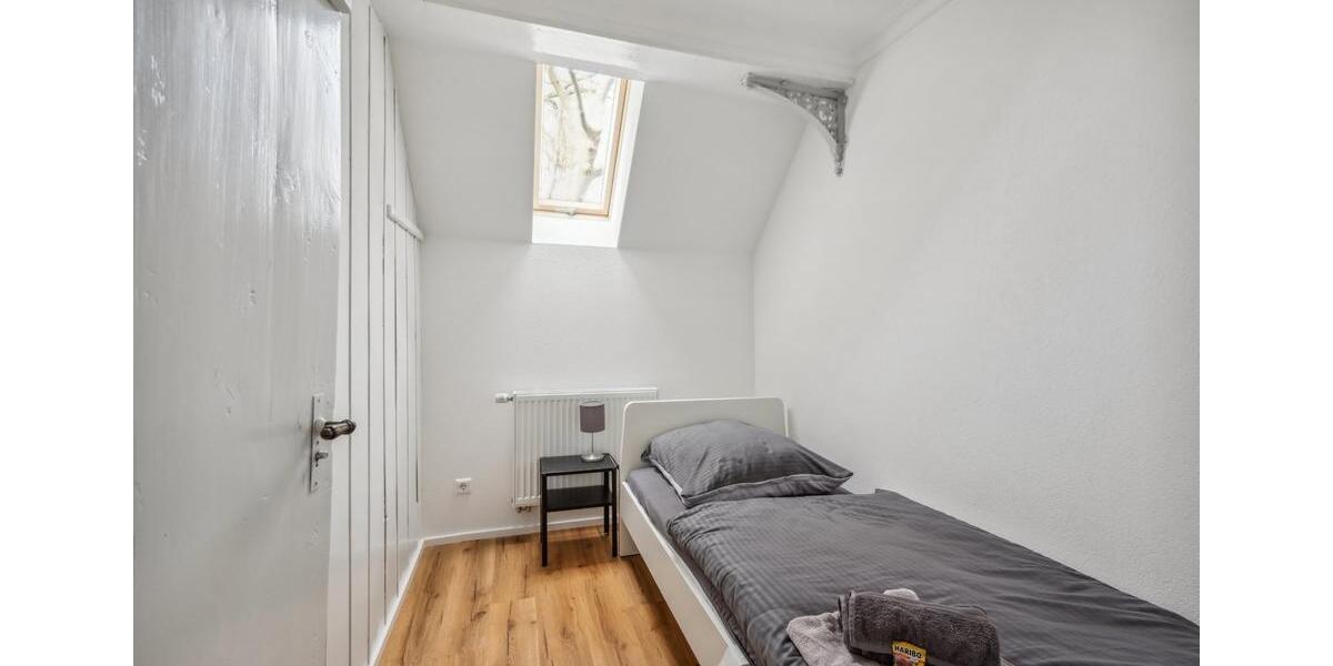 Wohnen auf Zeit Metzingen - 4 Zimmer, 140 m&sup2;, 140&euro; | Angebot:24841810