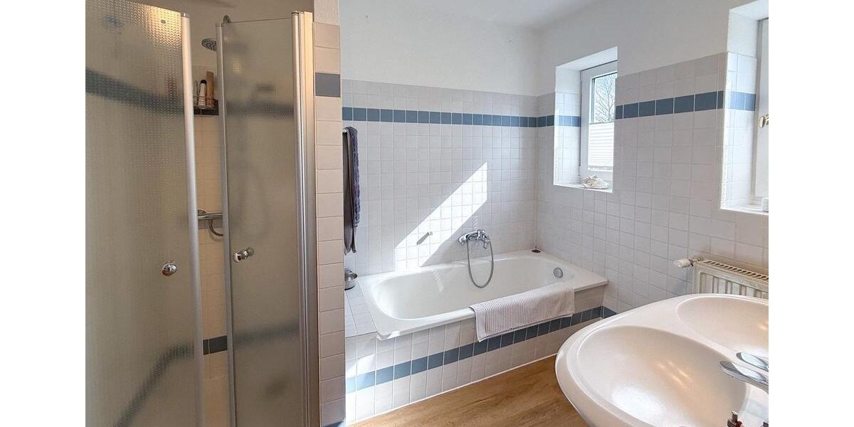 Einfamilienhaus Heide - 7 Zimmer, 199 m&sup2;, 2.200&euro; | Angebot:26340952